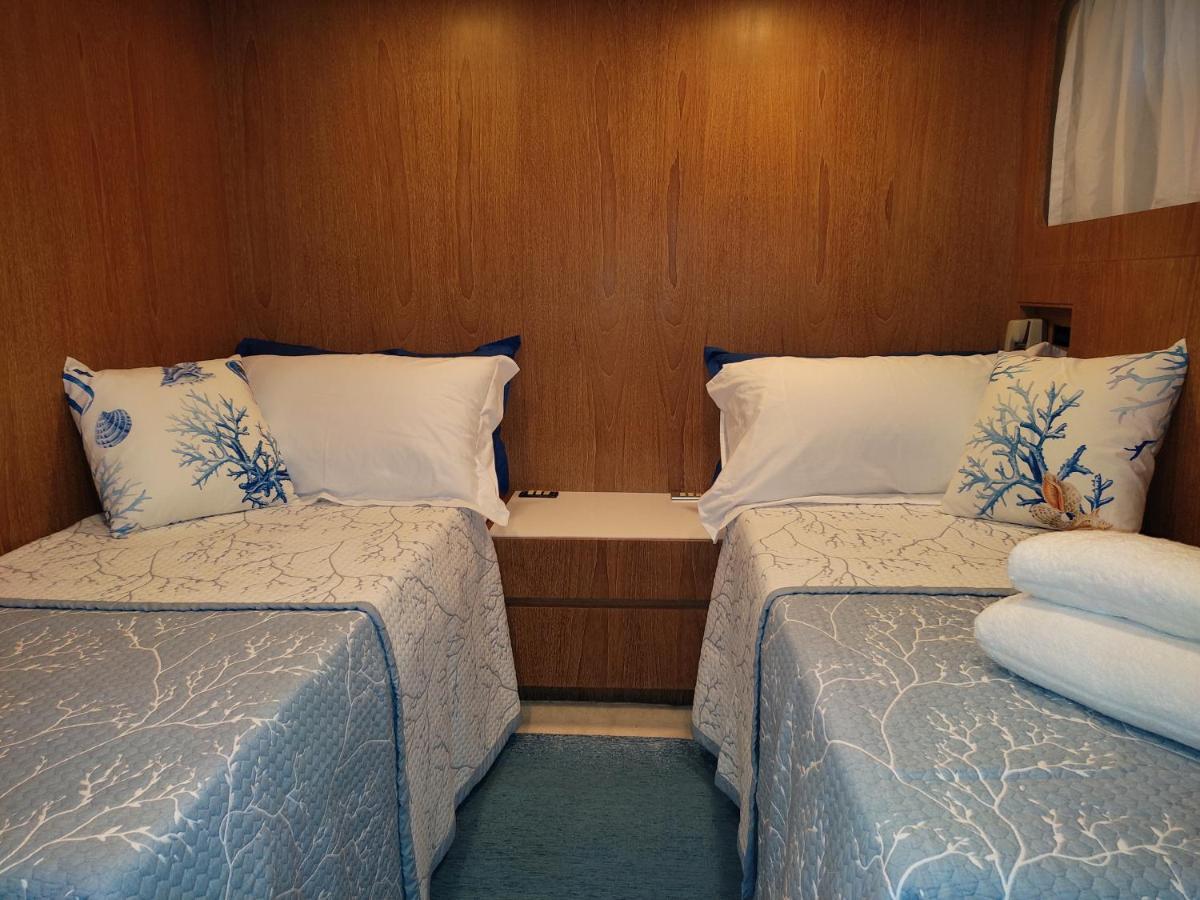 Boat & Breakfast Lucretia, Luxury Yacht Ξενοδοχείο Àrbatax Εξωτερικό φωτογραφία