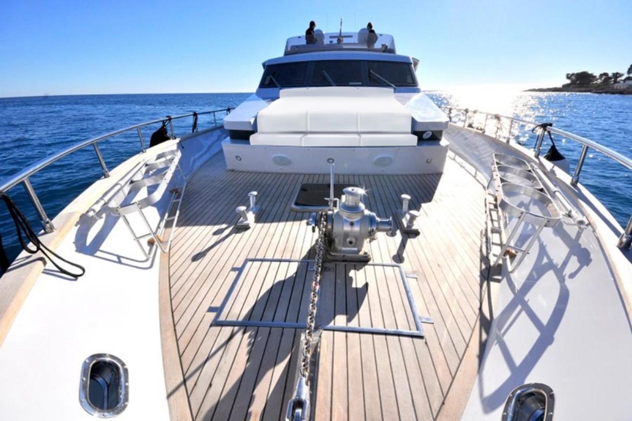 Boat & Breakfast Lucretia, Luxury Yacht Ξενοδοχείο Àrbatax Εξωτερικό φωτογραφία