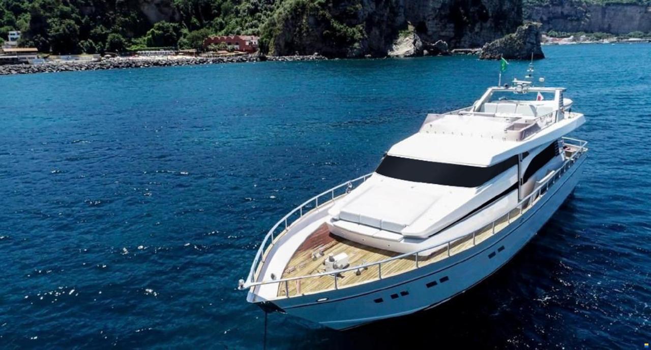 Boat & Breakfast Lucretia, Luxury Yacht Ξενοδοχείο Àrbatax Εξωτερικό φωτογραφία