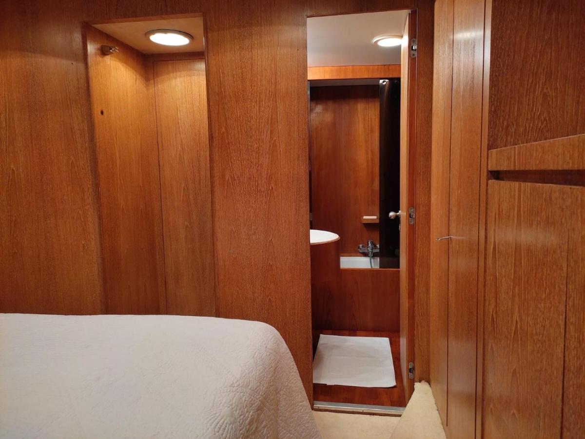 Boat & Breakfast Lucretia, Luxury Yacht Ξενοδοχείο Àrbatax Εξωτερικό φωτογραφία